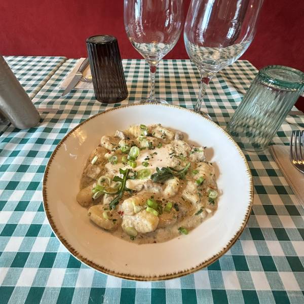 Gnocchis artisanaux, crème de cèpes et cancoillotte