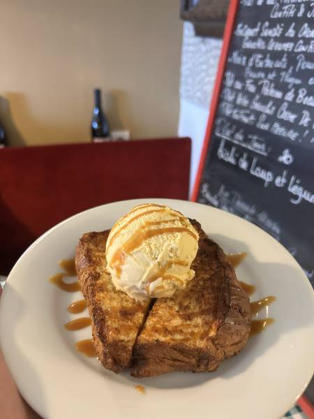 Brioche perdue, glace vanille et caramel beurre salé