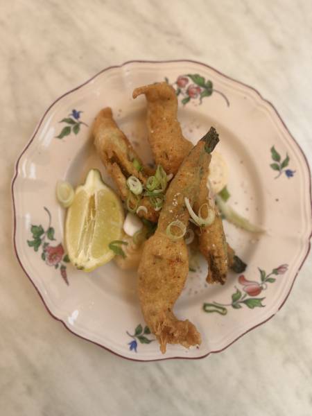 Beignet de fleurs de Courgette sauce aioli maison 